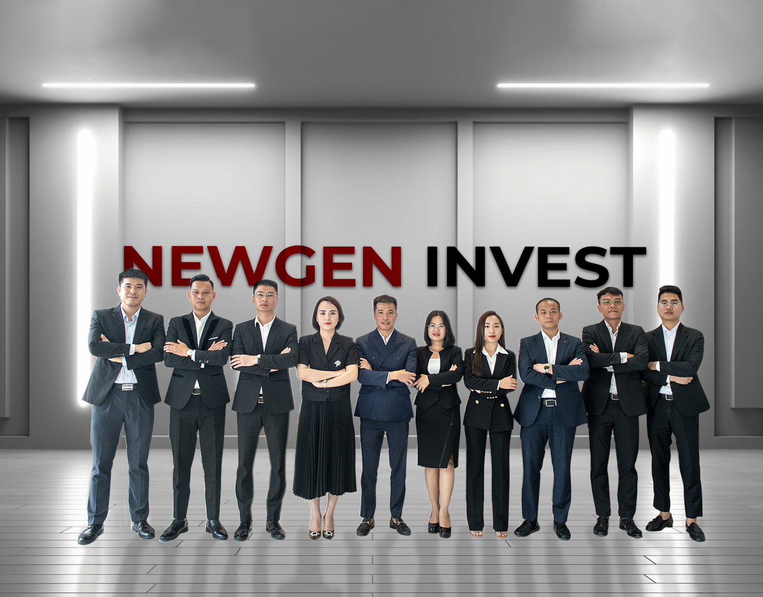 Ban lãnh đạo Newgen Invest chụp ảnh tập thể trước logo công ty