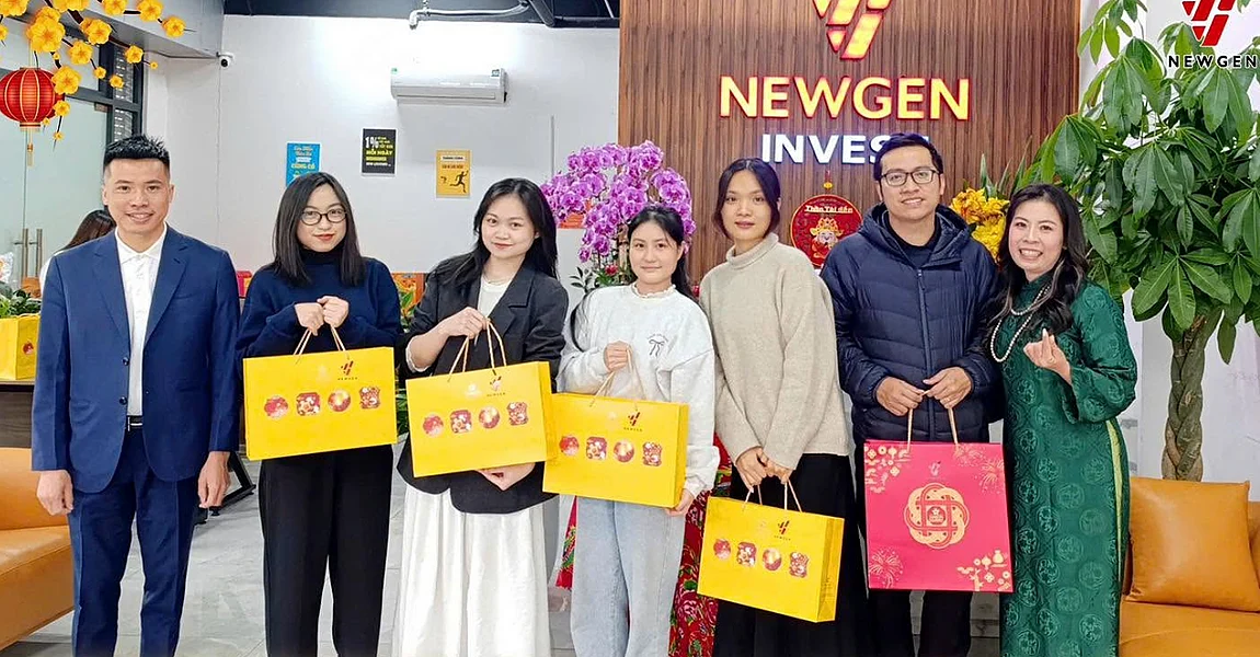 Tổ chức tặng quà cho nhân sự vào dịp cuối năm