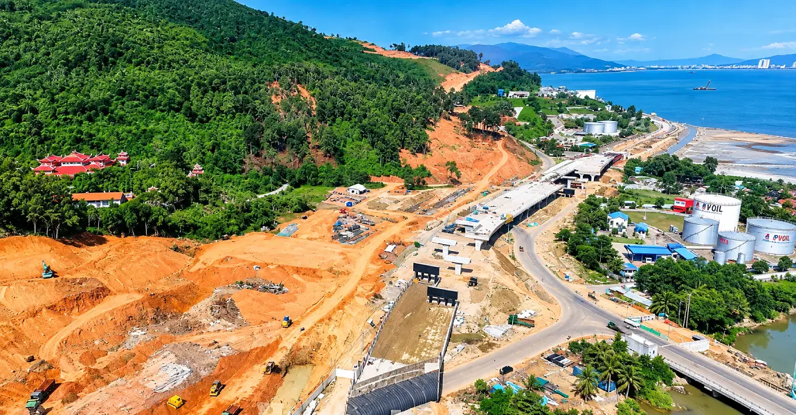 Thi công tuyến đường và hạng mục cầu dẫn kết nối vào dự án Vinhomes Làng Vân, tháng 06/2026